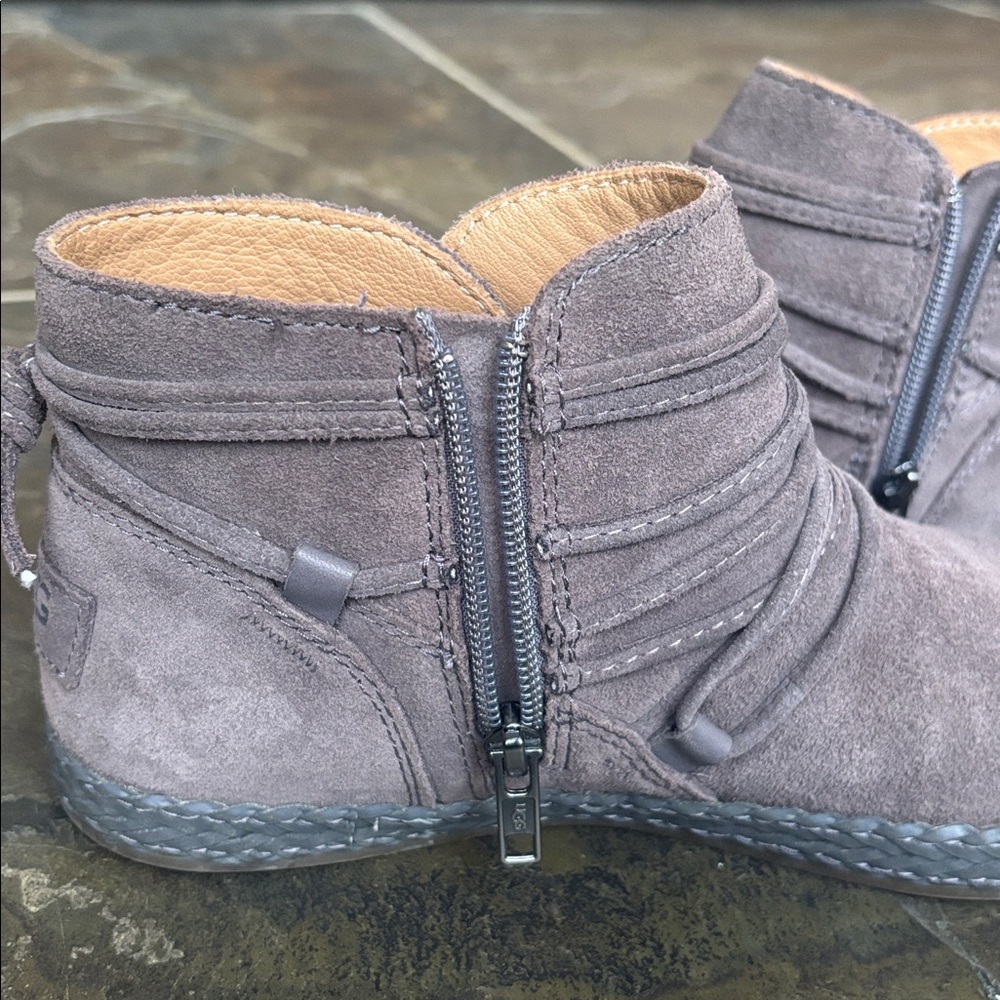 UGG Rianne Bootie - Picture 9 of 12